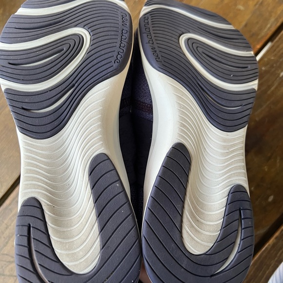 New balance shoes women’s 9 - Picture 3 of 4